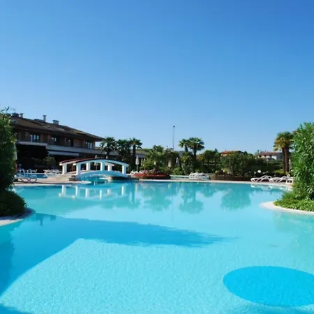 Desenzanoloft Official Partner Marriott Homes & - H2o Inside With 3 Pools Vakantiehuis Desenzano del Garda
