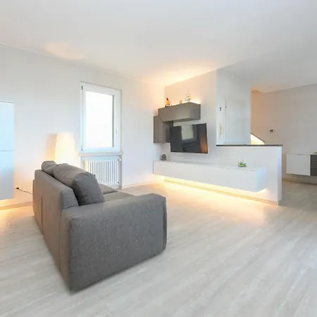 Desenzanoloft Official Partner Marriott Homes & - H2o Inside With 3 Pools Desenzano del Garda