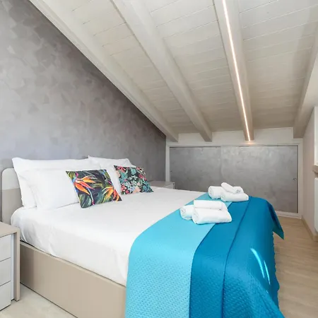 Desenzanoloft Official Partner Marriott Homes & - H2o Inside With 3 Pools Desenzano del Garda