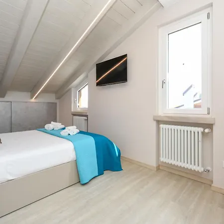 Holiday home Desenzanoloft Official Partner Marriott Homes & - H2o Inside With 3 Pools Desenzano del Garda