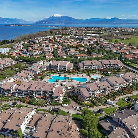 Holiday home Desenzanoloft Official Partner Marriott Homes & - H2o Inside With 3 Pools Desenzano del Garda